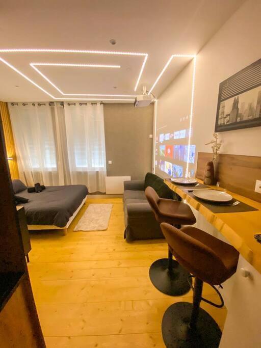 Le Pluvier D'Argent*Home Cinema Abbeville Bagian luar foto