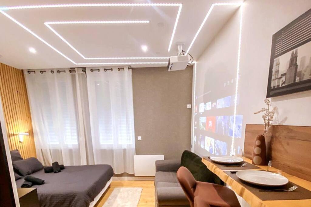 Le Pluvier D'Argent*Home Cinema Abbeville Bagian luar foto